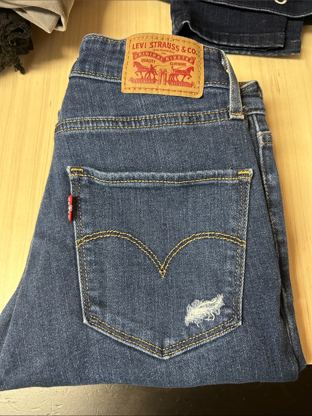 ⭐️3/$20 Levi's Dark Blue Distressed Women's Skinny Jeans
